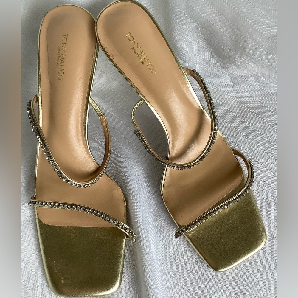 EUC TONY BIANCO GOLD SLIP IN HEELS
